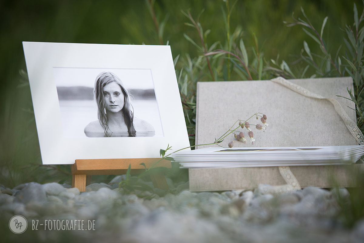 Fotoprodukt Foliobox mit Staffelei und Kunstdrucken