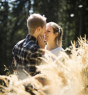 Familienfotografie Bayern: Paar küsst sich