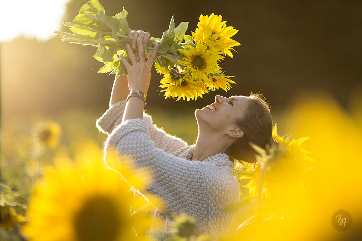 Portraitfotografie im Sonnenblumenmeer | BZ Fotografie