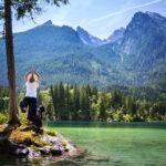 yoga-mit-hund-bergsee