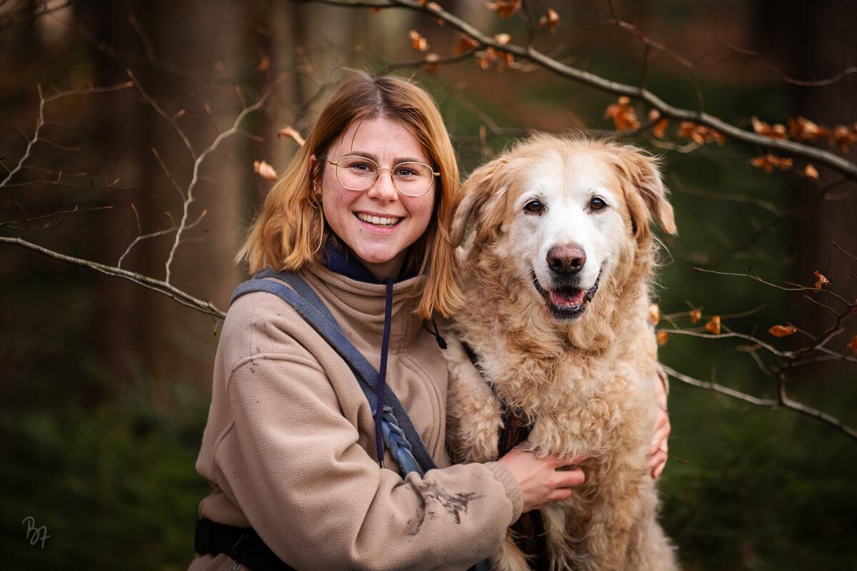 Foto von Hundetrainerin Luisa Nagy mit Hund